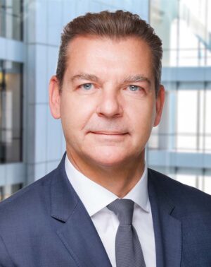 PGIM Real Estate sammelt 1,8 Mrd. Euro für das Closing von PGIM Real Estate Capital VII