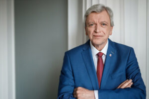 Hessens Ministerpräsident Bouffier gibt Amt Ende Mai ab