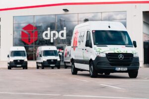 Mercedes-Benz Vans übergibt 150 eSprinter an DPD
