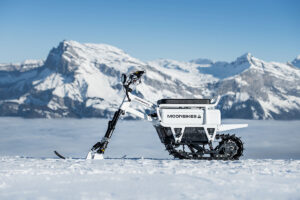 MoonBikes: Weltweit erstes elektrisches Snowbike erobert die Alpen
