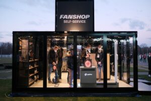 Eintracht Frankfurt eröffnet mit payfree den ersten Self-Service Fanshop der Bundesliga