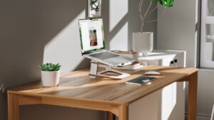 hydesk Multistand, Laptopständer und vertikale Aufbewahrung in einem