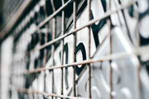 EU warnt vor Gewalt im Streit zwischen Serbien und Kosovo über Autokennzeichen