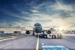Klima-Aktivisten legen Flugverkehr am Flughafen Berlin lahm