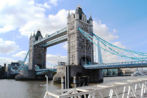 Britischer Finanzminister stellt Sanierungsplan vor und dreht an Steuerschraube