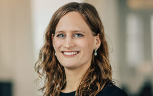 ELEMENT baut systematische Markterschließung mit Versicherungsexpertin weiter aus