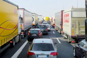 Industriekonzerne fordern strengere EU-Abgasregeln für Lkw