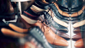 Schuh-Filialen von Salamander schlüpfen unter Schutzschirm