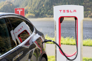 Tesla-Mitarbeiter in Shanghai begehren gegen Bonus-Kürzungen auf