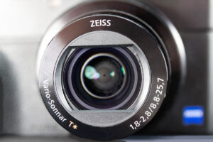 Dax vor US-Preisdaten verhalten – Absturz bei Carl Zeiss