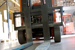 Geschäft rund um Gabelstapler läuft – Kion hebt Prognose an