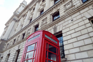 StanChart weckt Interesse – Doch First Abu Dhabi winkt vorerst ab