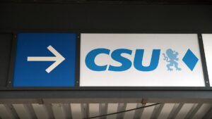 CSU legt in Umfrage zu Landtagswahl in Bayern zu