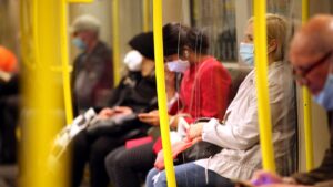 Brandenburg will Maskenpflicht noch beibehalten