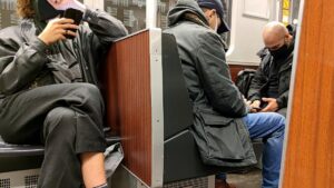 Auch NRW hebt Maskenpflicht im Nahverkehr ab Februar auf