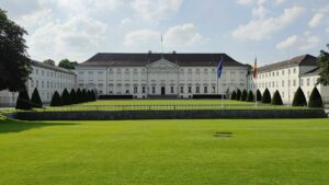 Bundesverdienstkreuze für Männer und Frauen künftig gleich groß