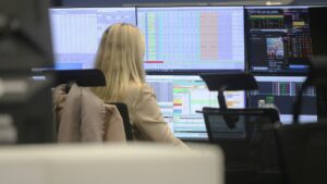 DAX legt kräftig zu – Rückversicherer schwächer