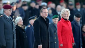 Neuer Verteidigungsminister übernimmt Amtsgeschäfte