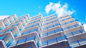 Münchener Rück nimmt Kurs auf vier Mrd Euro Gewinn