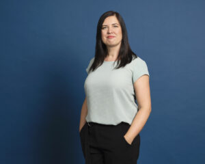 Schulden verringern, Finanzbildung stärken: Intrum und Fabit kooperieren