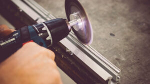 Aufträge und Umsatz am Bau brechen ein – Jobabbau droht