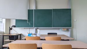 Lehrerverband will besseren Hitzeschutz für Schulgebäude