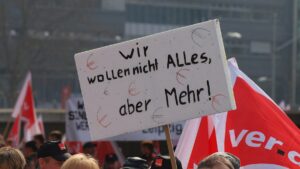 Institut der deutschen Wirtschaft erwartet harten Arbeitskampf