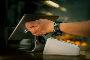 360-Grad-Lösung beim Passive Wearable Payment