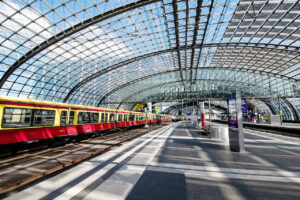 Deutsche Bank mit Verkauf von Bahn-Tochter Schenker mandatiert