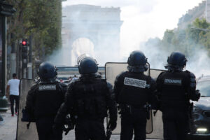 Proteste gegen französische Rentenreform schlagen in Gewalt um