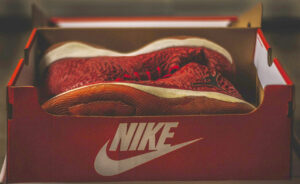 Nike räumt die Lager schneller als Adidas und Puma