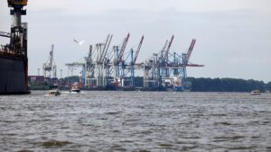 Röttgen kritisiert Bundesregierung im Streit um Hamburger Hafen