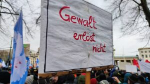 Göring-Eckardt warnt vor abnehmender Unterstützung für Ukraine