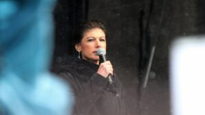Wagenknecht macht Parteispitze für Umfrageergebnisse verantwortlich
