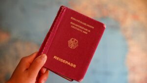 Kabinett will Pässe künftig per Post zuschicken lassen