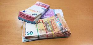 Umfrage: Tagesgeldkonto in Zeiten steigender Zinsen so beliebt wie Aktienanlage