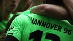 2. Bundesliga: Hannover 96 holt ersten Saisonsieg in Rostock