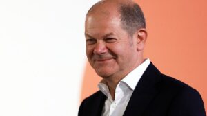 Scholz hält Laudatio auf Selenskyj bei Verleihung des Karlspreises