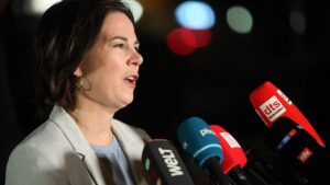 Baerbock verteidigt Asylverfahren an EU-Außengrenzen