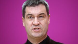 Bericht: Söder lässt Aiwanger im Amt