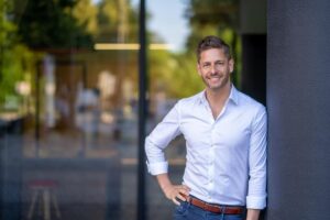 AI Stacking: Durch die Kombination von AI Tools Zeit sparen und Business-Chancen potenzieren!