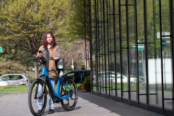 IoT Venture stattet Advanced Bikes mit GPS-Trackern aus