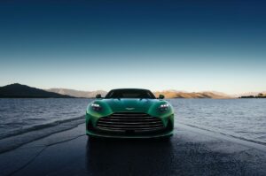 DER NEUE ASTON MARTIN DB12: DER WELTWEIT ERSTE SUPERTOURER