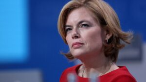 Klöckner ruft Habeck zu Offenlegung von Compliance-Regeln auf