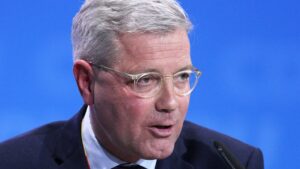 Röttgen kritisiert fehlende Unterstützung bei Raketenlieferungen