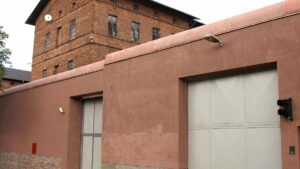 Karlsruhe kippt Regelungen zur Vergütung von Gefangenenarbeit