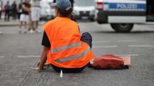 SPD und Linke kritisieren Abhöraktion gegen "Letzte Generation"