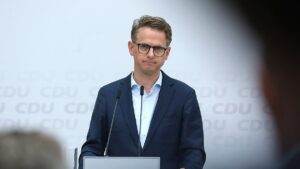 Linnemann will Schnellverfahren gegen Gewalttäter – scharfe Kritik