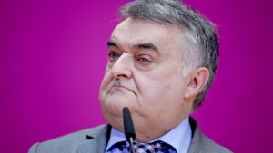 Reul begrüßt Urteile gegen Polizisten wegen rechtsextremer Chats