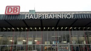 Pro Bahn plädiert für mehr Steckdosen an Bahnhöfen